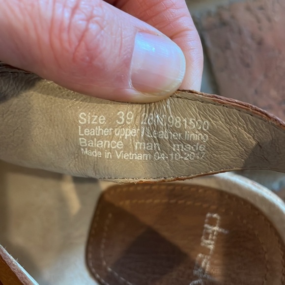 Dansko Womens Charlotte Camel Milled Nubuck Wedge - Picture 6 of 8